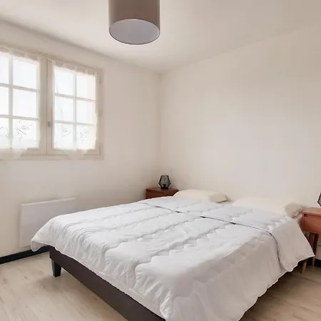 Grande Maison Pour 10 Avec Piscine Avrille (Vendee)