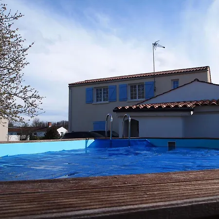 Holiday home Grande Maison Pour 10 Avec Piscine Avrille (Vendee)